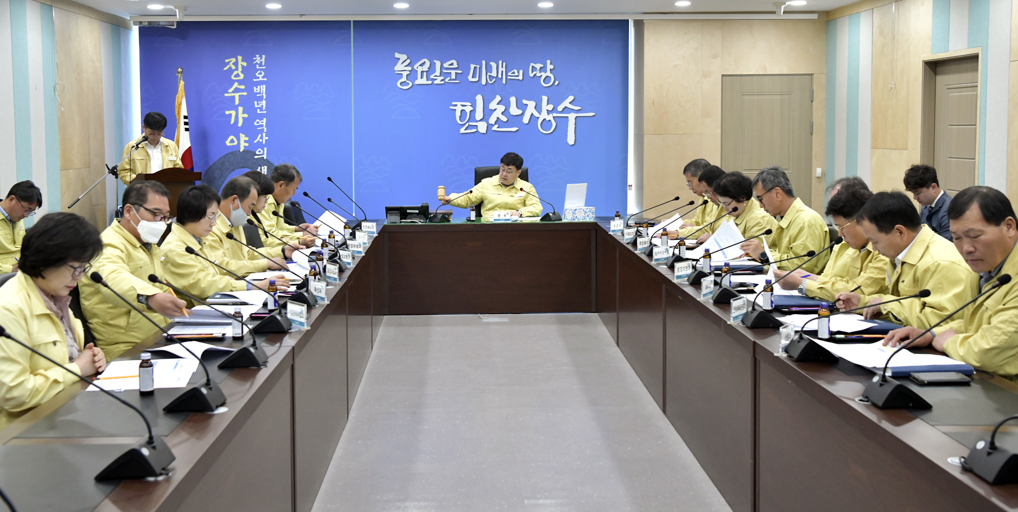 장수군, 긴급재난지원금 지급을 위한 심의회 개최 사진(2)