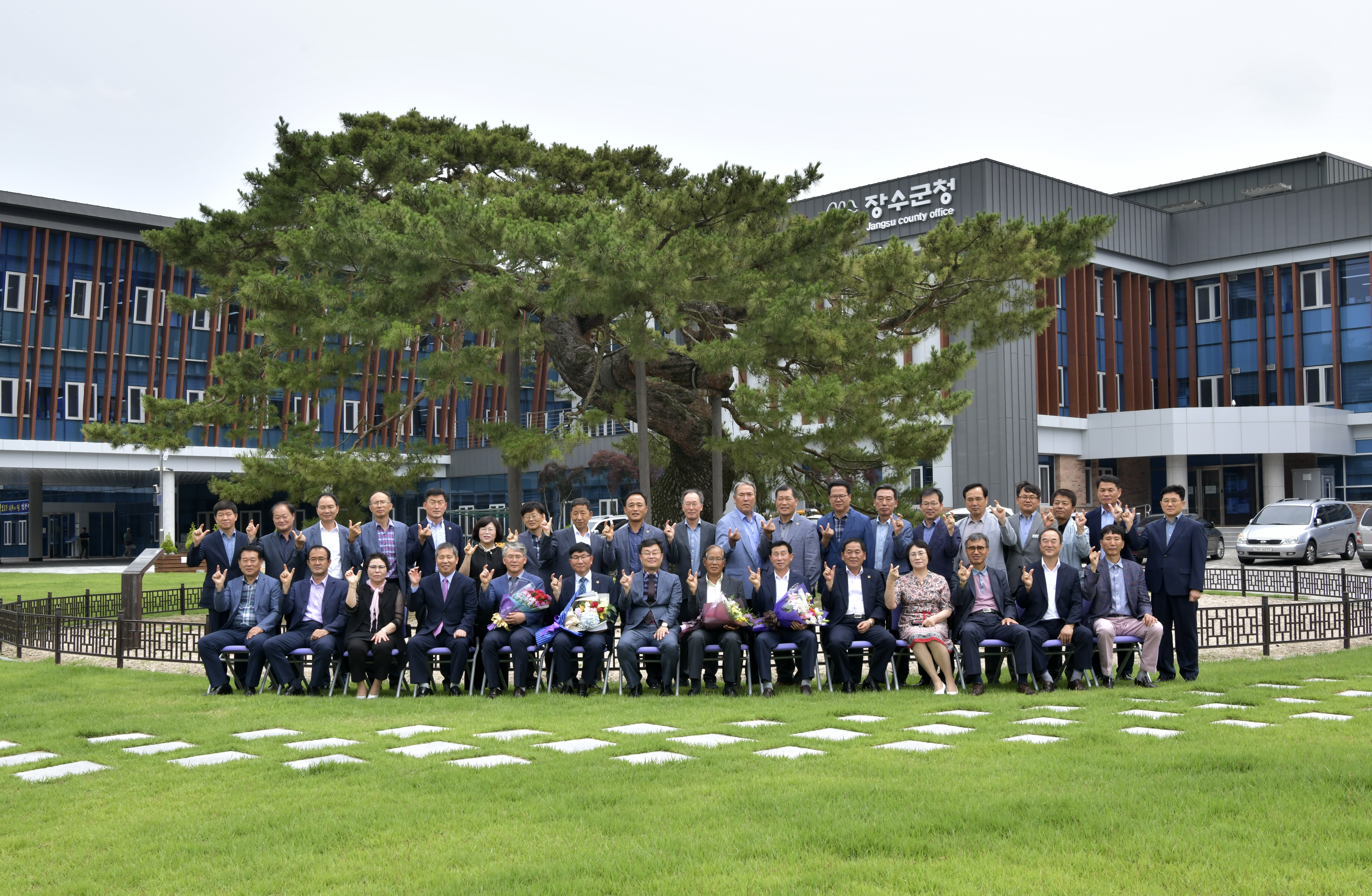 장수군청 상반기 공로연수 공무원 이임식 개최 사진(4)