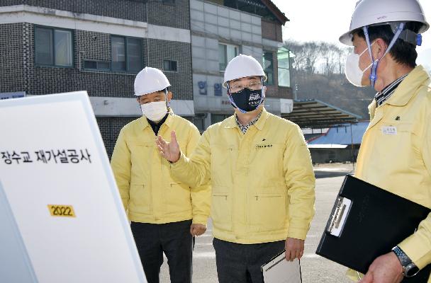 장수군, 관내 건설 현장 긴급 안전 점검 대표사진