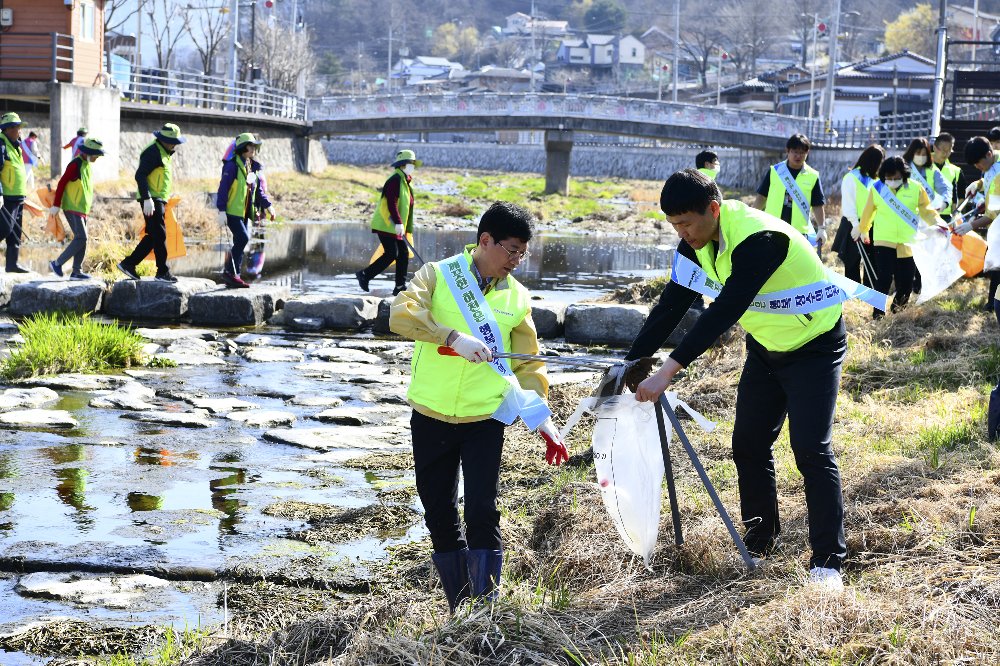 장수군, 2023년 세계 물의 날 맞아 환경정화활동 펼쳐 사진(1)