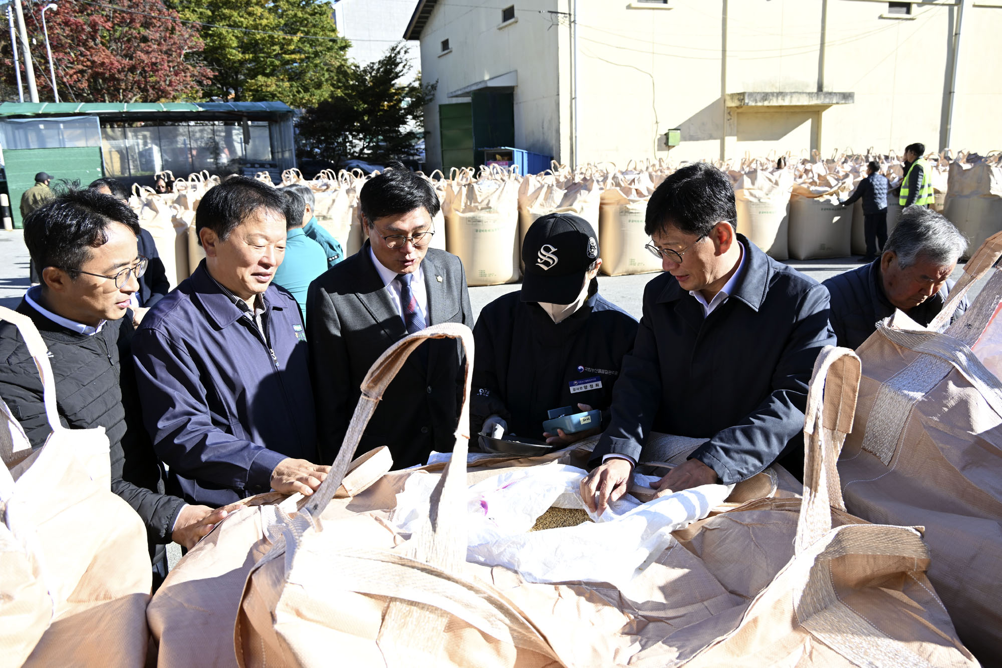 최훈식 장수군수, 2024년산 공공비축미 매입현장 방문 사진
