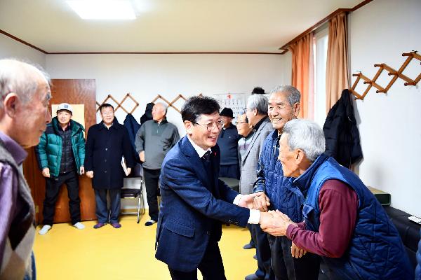 최훈식 장수군수, 7개 읍·면 경로당 방문해 새해 인사 대표사진