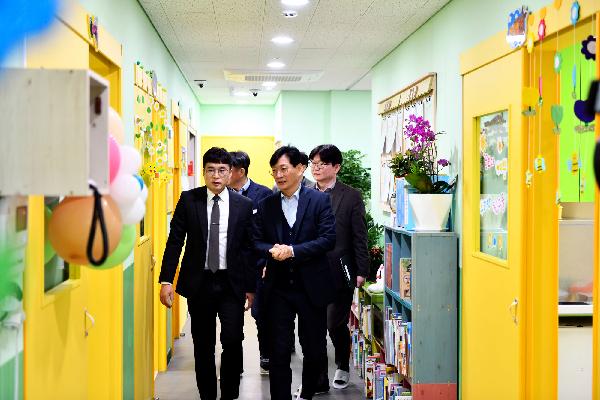 최훈식 장수군수, ‘장수어린이집’ 신축 이전에 따른 현장 점검 나서 대표사진