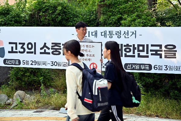 최훈식 장수군수, 고3 유권자 대상 생애 첫 투표 참여 캠페인 펼쳐 대표사진