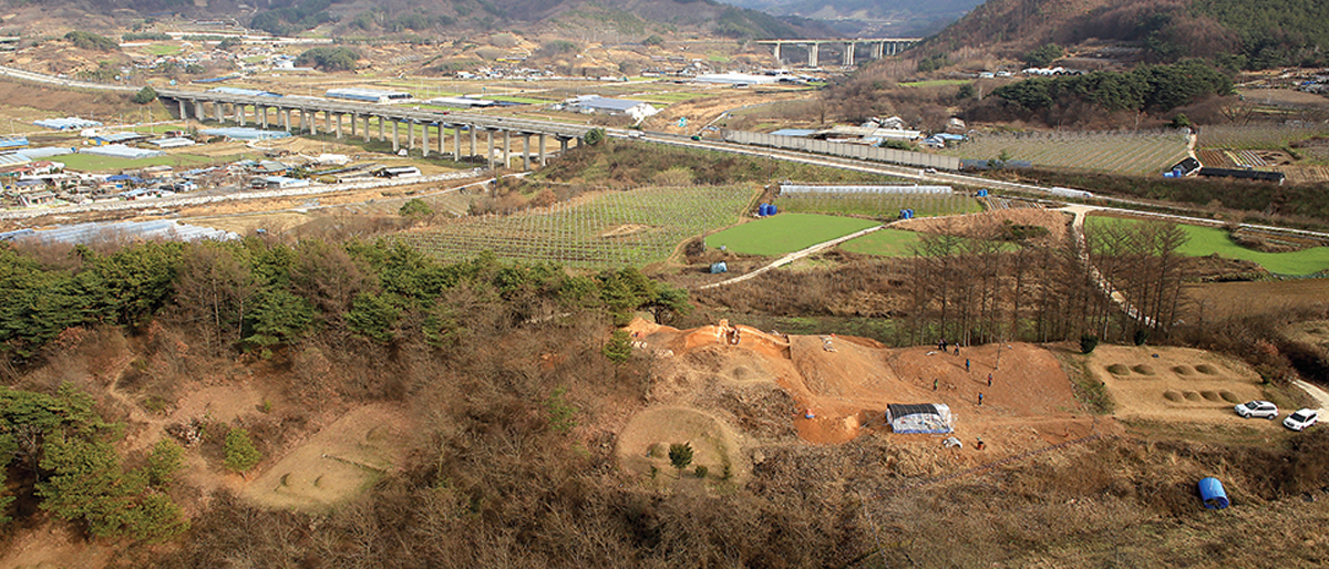 장수 백화산 무덤떼