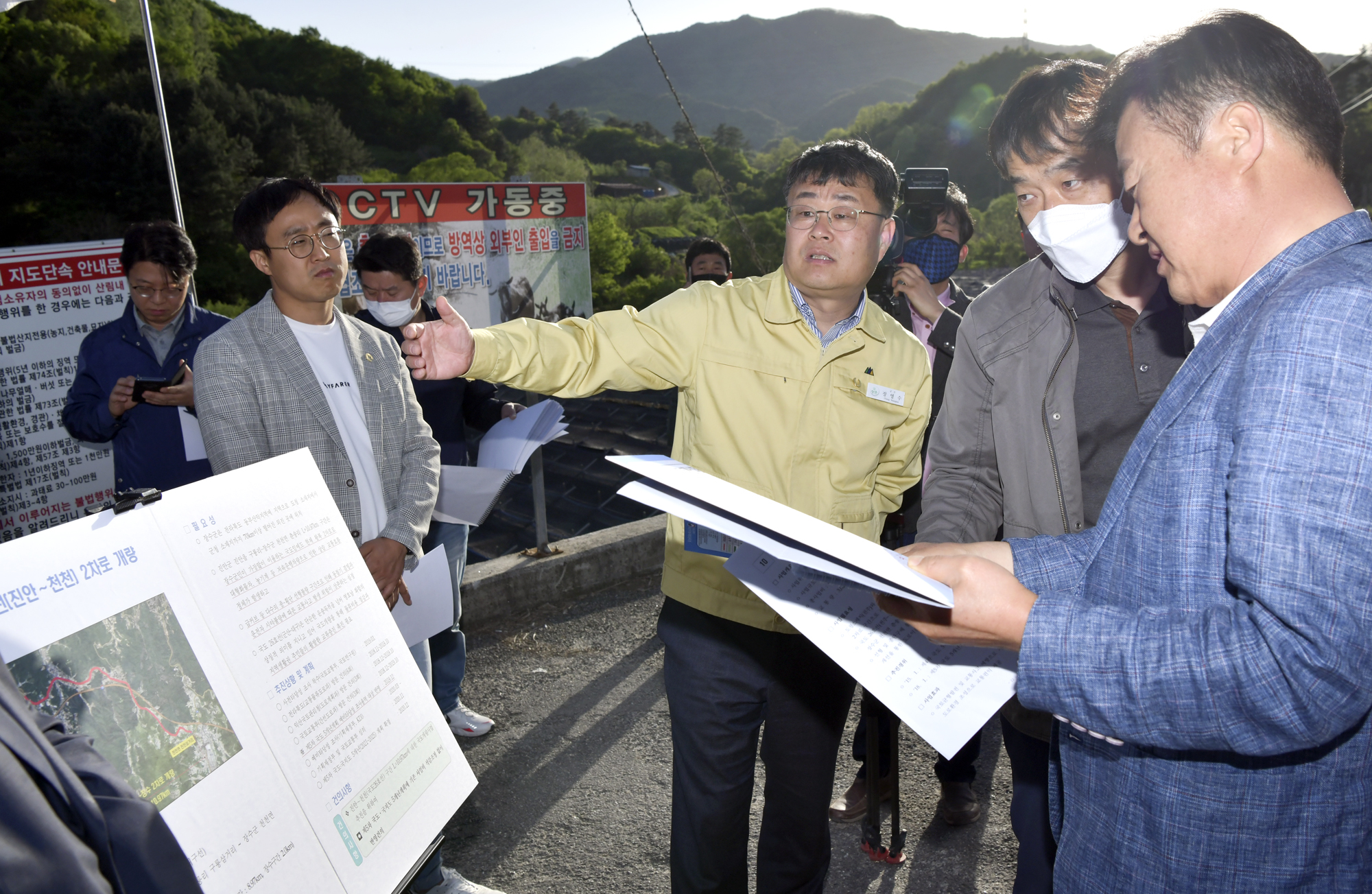 장영수 군수, 한국개발연구에 국도26호선 개량사업 필요성 피력 사진(2)