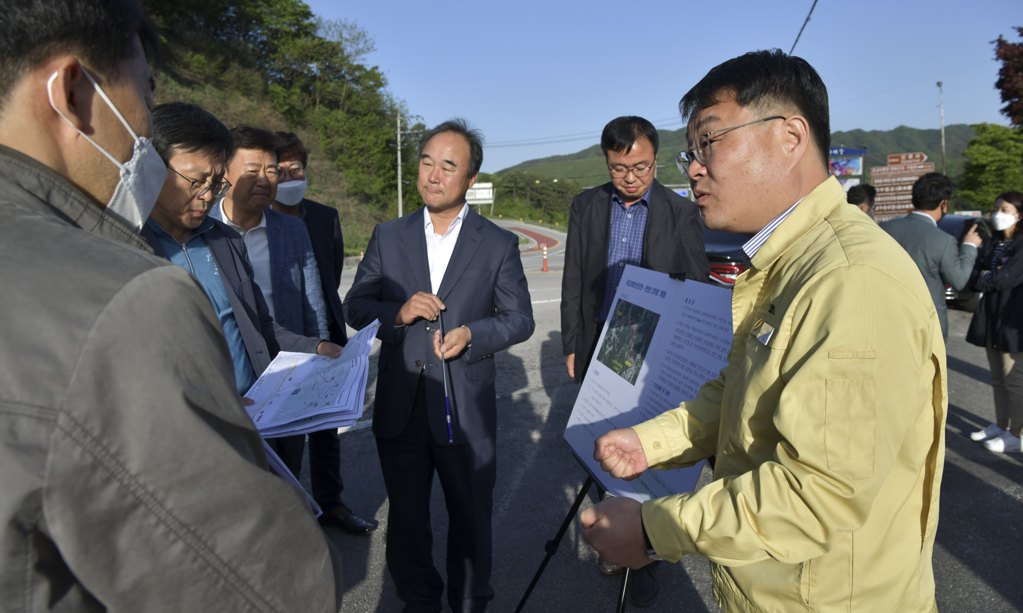 장영수 군수, 한국개발연구에 국도26호선 개량사업 필요성 피력 사진(3)