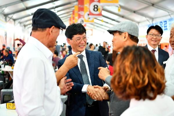 “장수의 매력에 흠뻑” 제17회 장수 한우랑 사과랑 축제 환호 속 ‘성료’ 대표사진