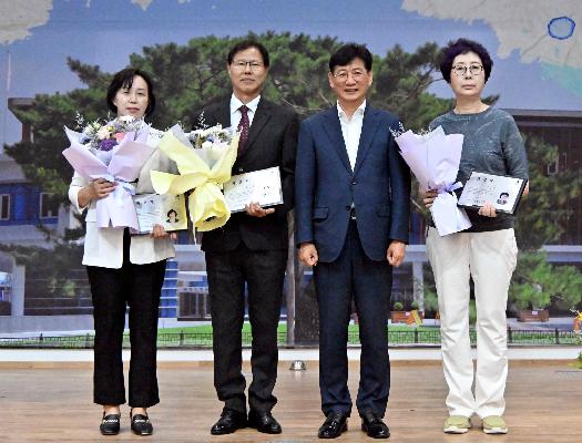 장수군, 2025년 상반기 직원 이퇴임식 개최 대표사진